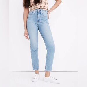 Madewell The Momjean in Harnett Wash light blue size 25